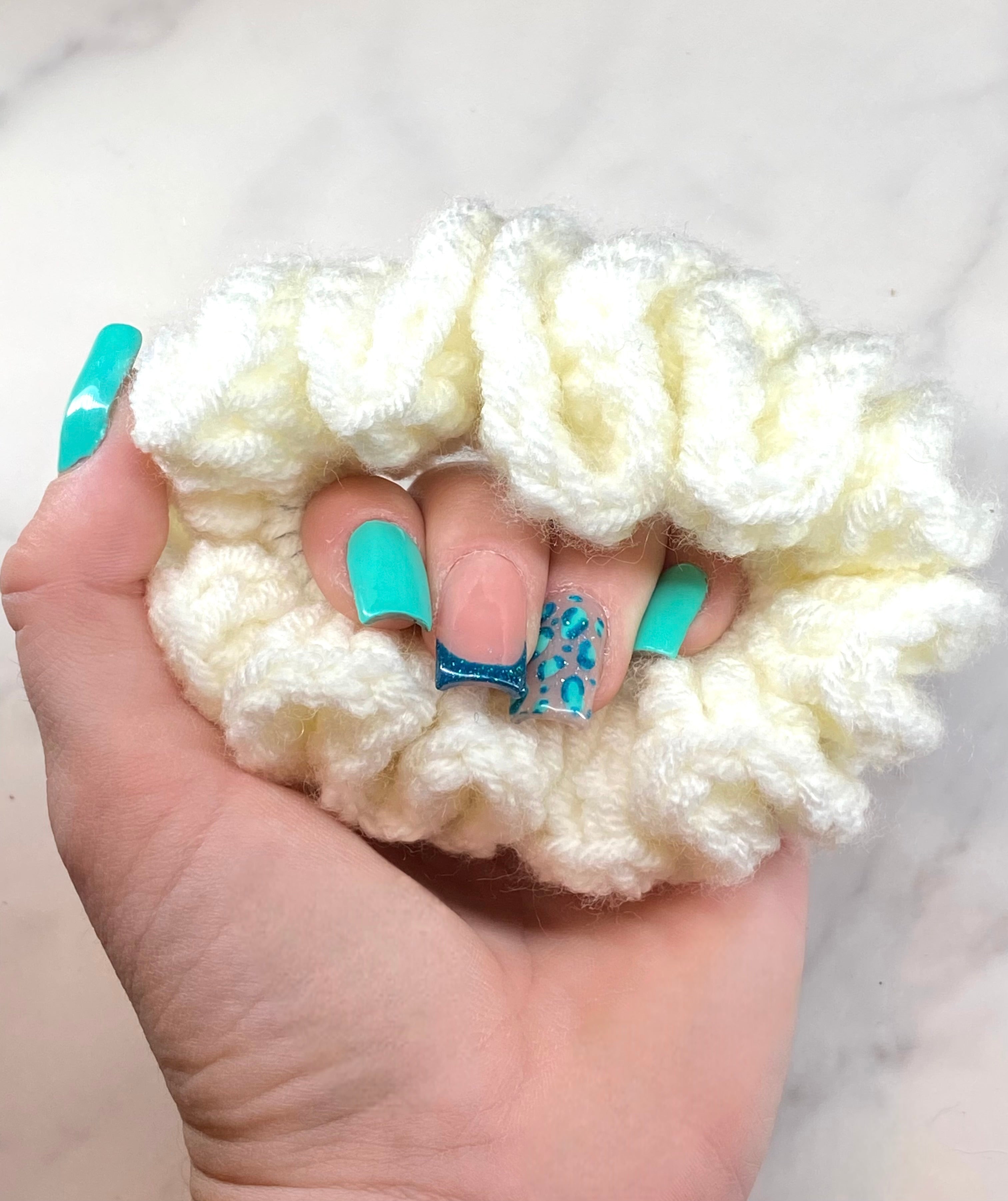 Crème Crochet Scrunchie