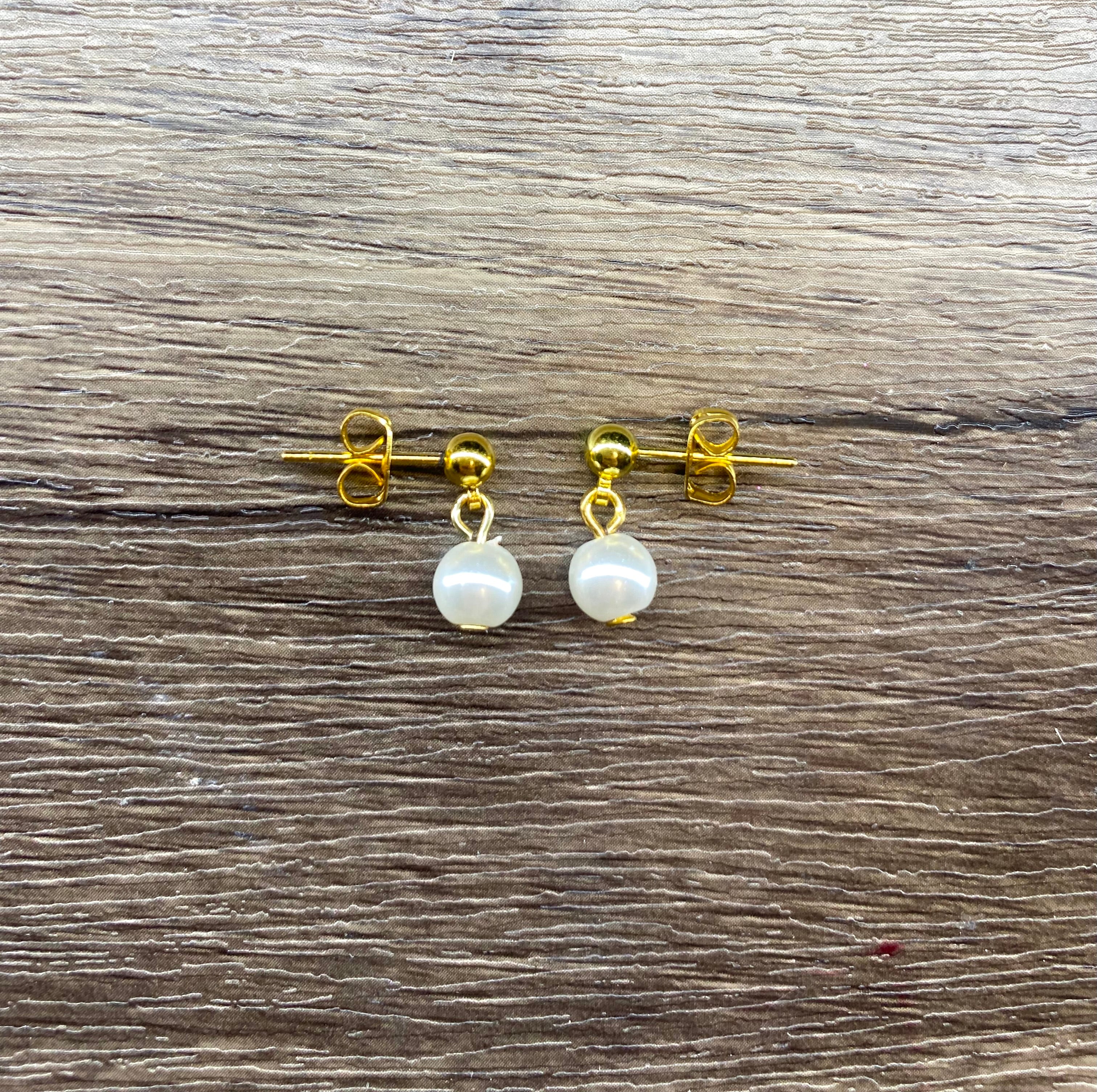 Small Pearl Studs